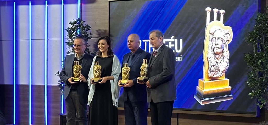 Fundação Caxias recebe o troféu Troféu Ítalo Victor Bersani na CIC Caxias em reconhecimento de menção honrosa