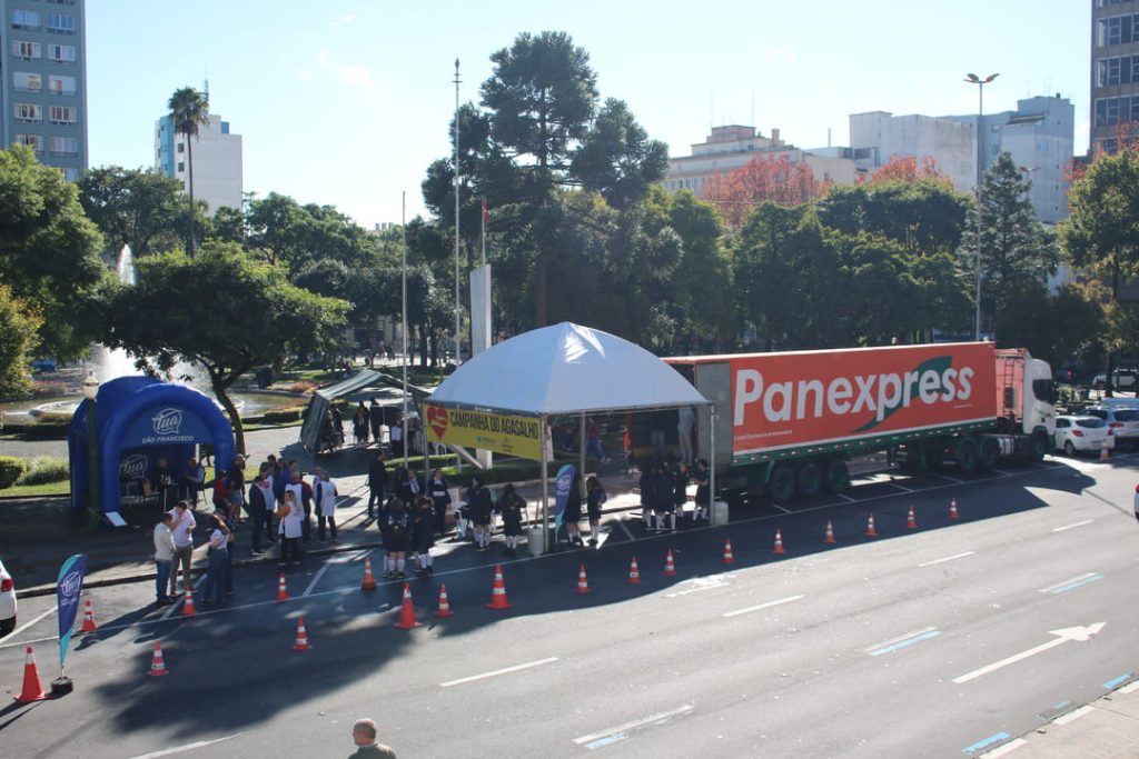 Ponto de coleta durante a abertura da Campanha do Agasalho 2025 em Caxias do Sul - Foto Maiara Bachi