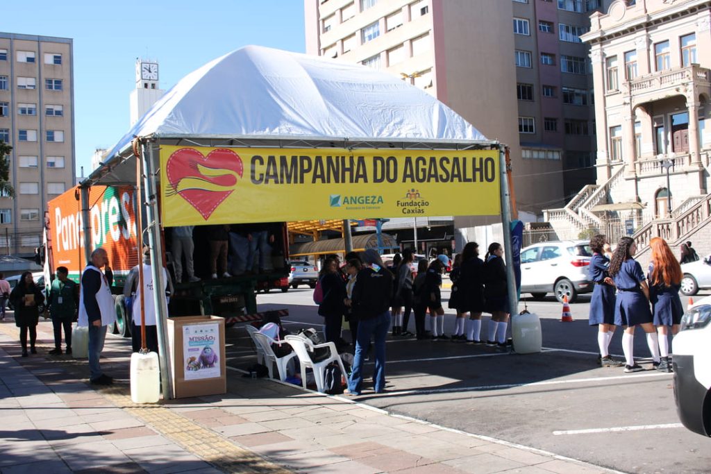 Ponto de coleta durante a abertura da Campanha do Agasalho 2025 em Caxias do Sul - Foto Maiara Bachi