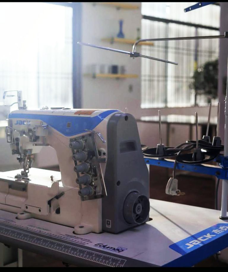 Máquina de costura do projeto Transformando Vidas da Fundação Caxias