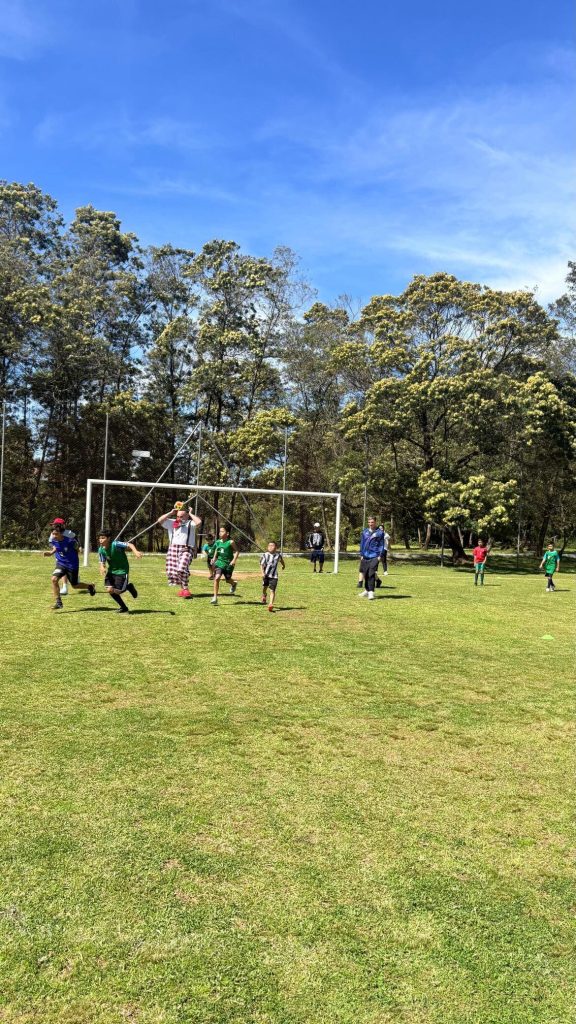 Crianças realizam partida de futebol durante o evento do dia das crianças em Caxias do Sul promovido pela Fundação Caxias