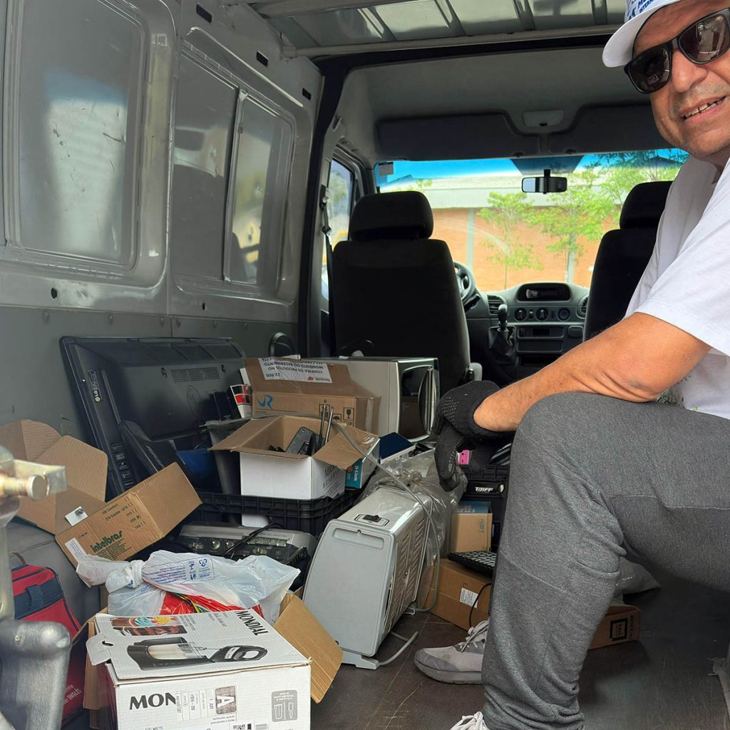 Fundação Caxias participa do drive-thru Lixo Zero coletando eletrodomésticos que serão reciclados