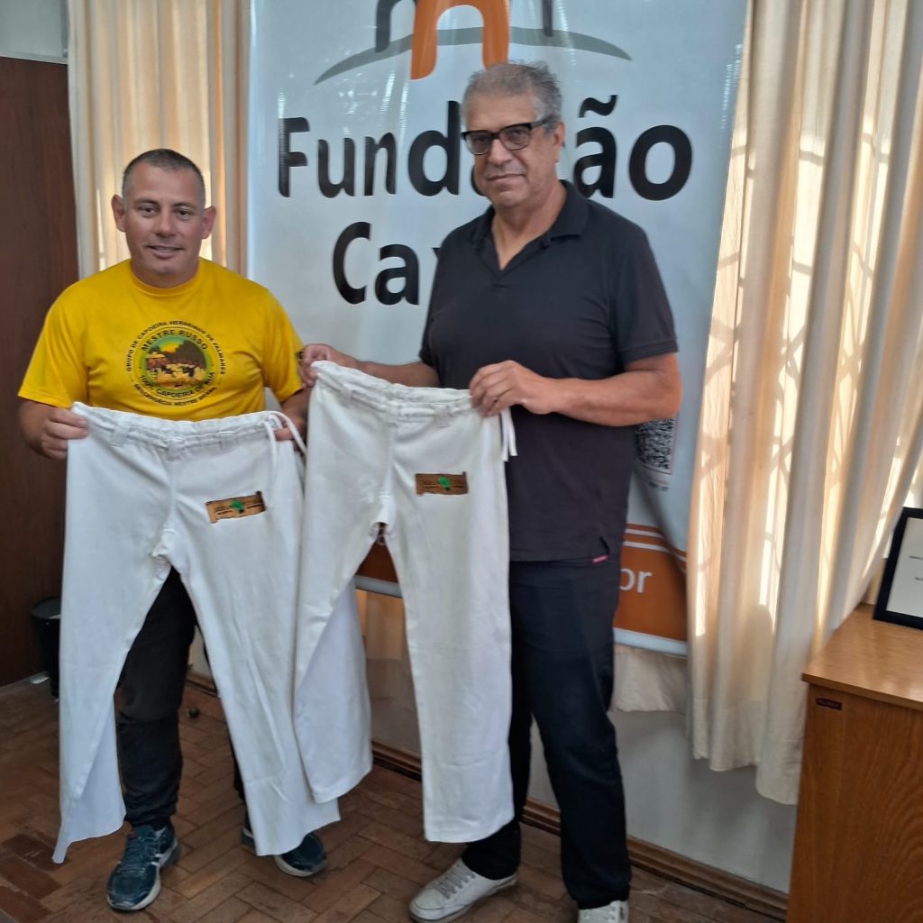 05/03/2026 foram entregues calças e camisetas para o instituto Herdeiros de Palmares para prática de capoeira do projeto social voltado para crianças e jovens em vulnerabilidade do bairro Reolon.
