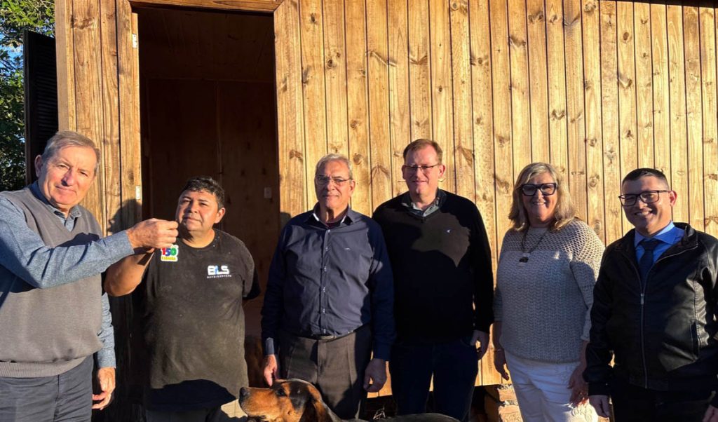Fundação Caxias entrega nova casa à vítima das enchentes de 2024 no distrito de Delfina, município de Estrela, RS.