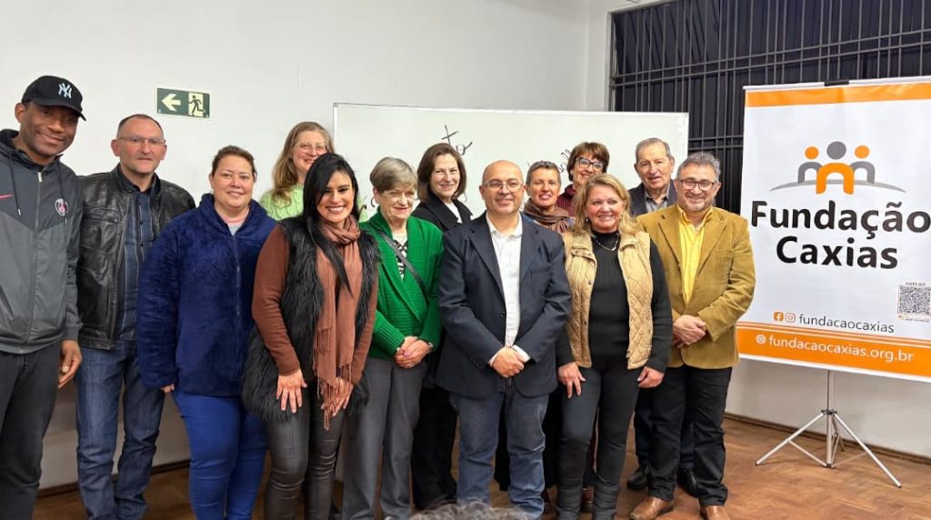 Voluntários que trabalharam durante a campanha do agasalho 2026 da Fundação Caxias