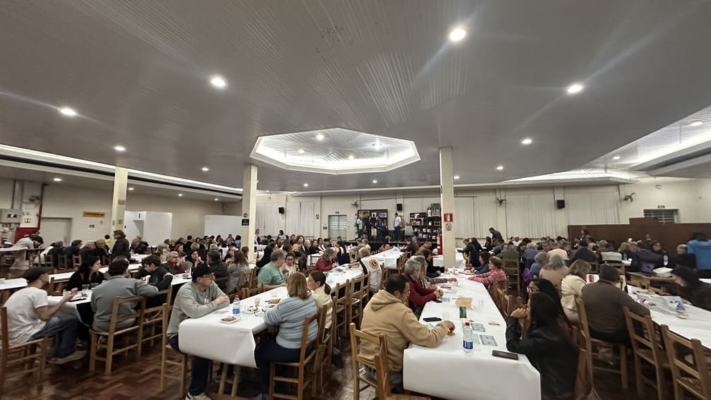 Público presente na edição de 2025 do Bingo do Bem da Fundação Caxias